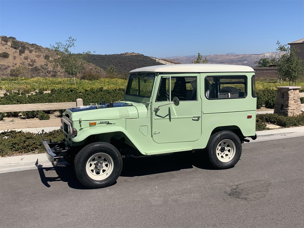 Toyota-Land-cruiser-fj40-1970-Green-Black-15