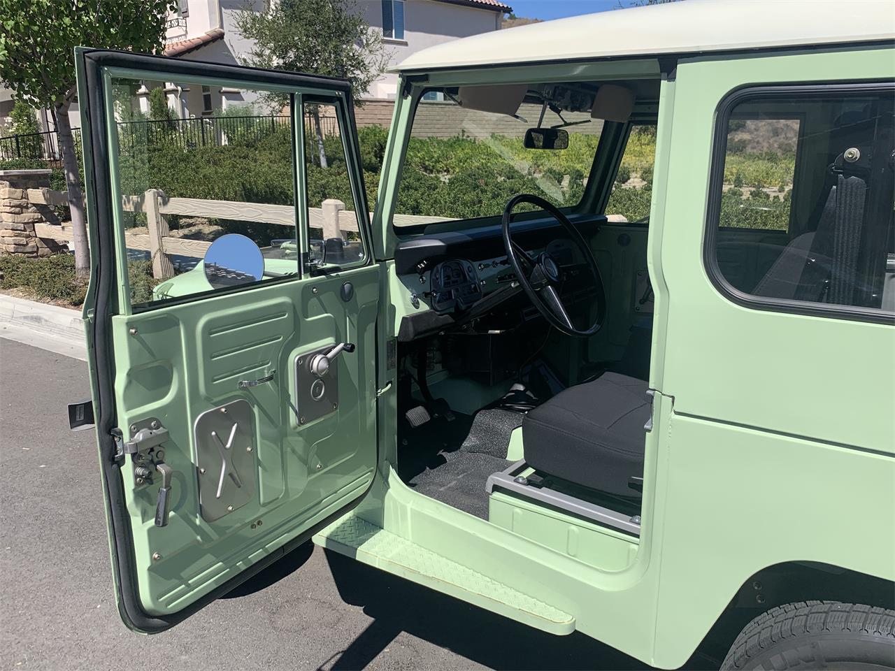 Toyota-Land-cruiser-fj40-1970-Green-Black-17