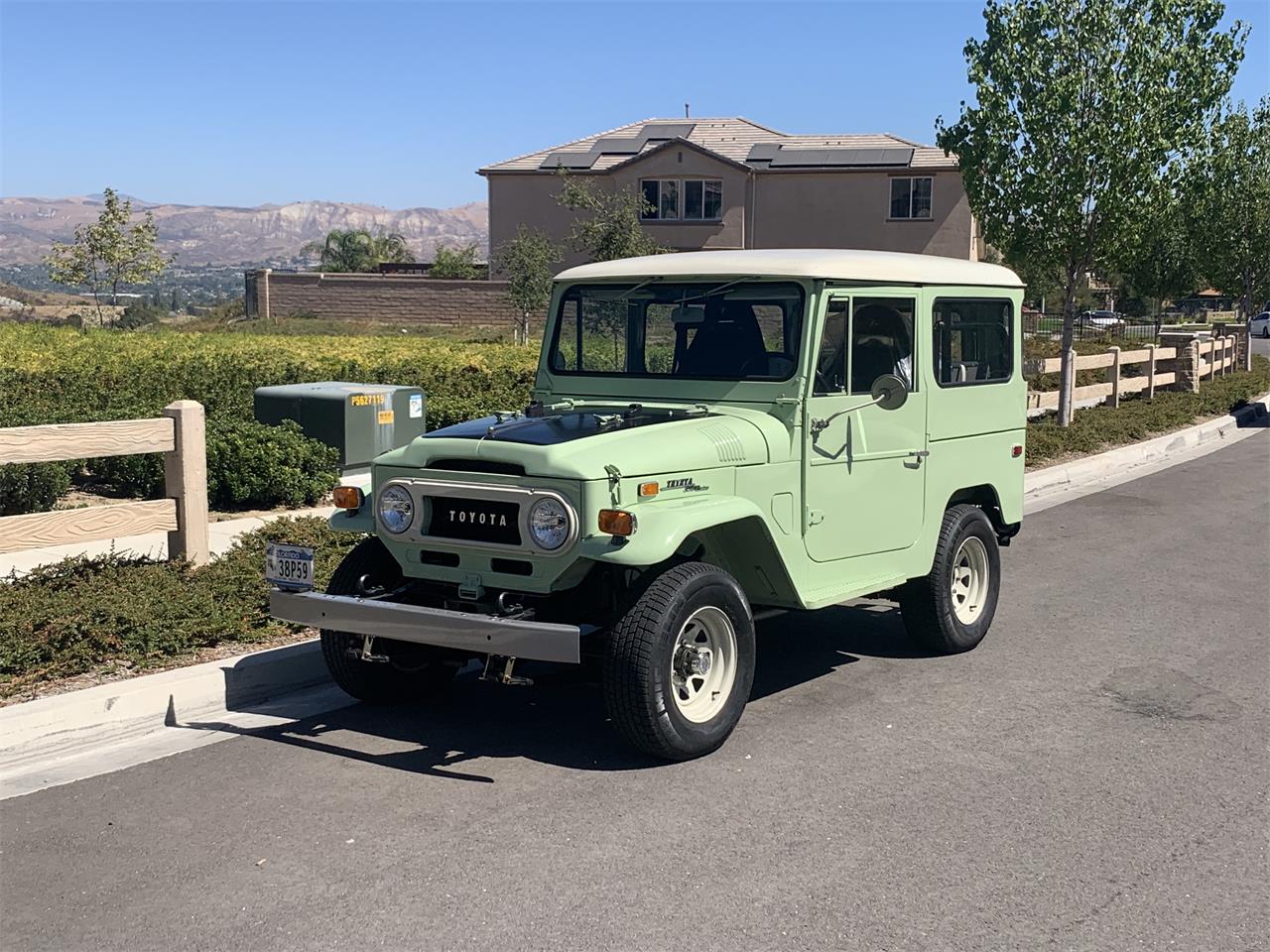 Toyota-Land-cruiser-fj40-1970-Green-Black-2