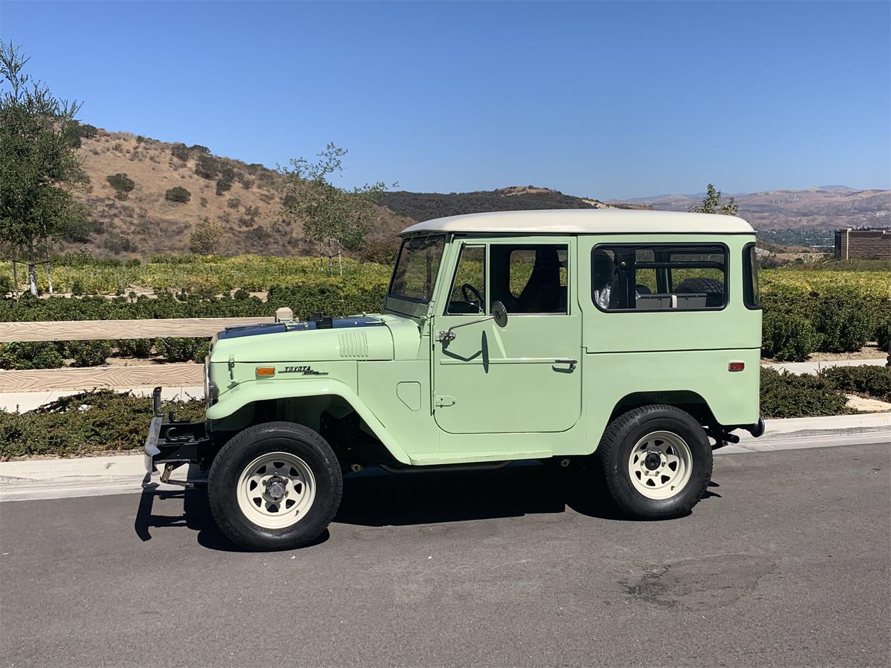 Toyota-Land-cruiser-fj40-1970-Green-Black-3