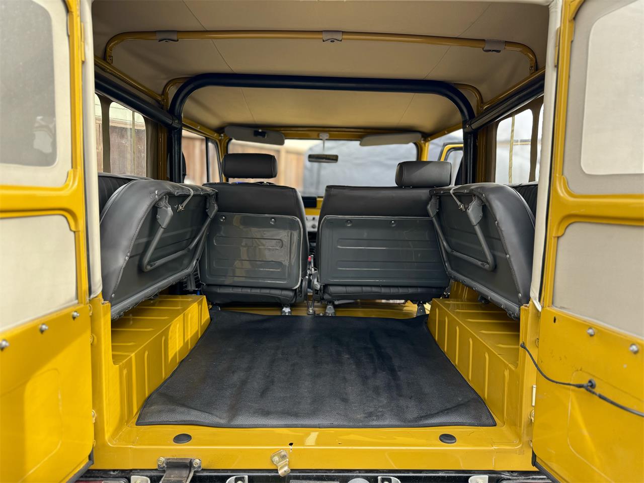 Toyota-Land-cruiser-fj40-1971-Yellow-Gray-1