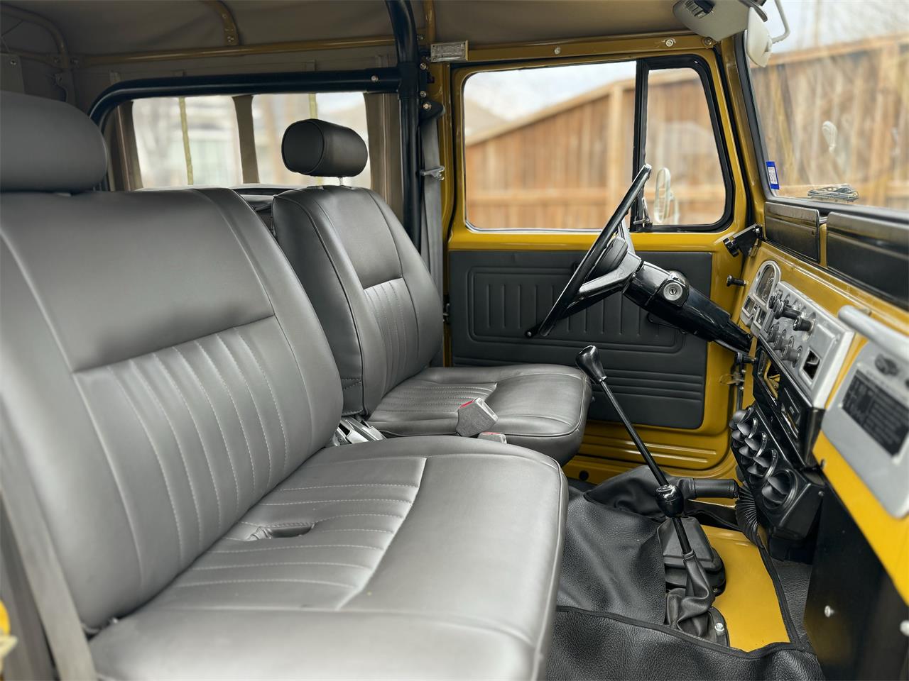 Toyota-Land-cruiser-fj40-1971-Yellow-Gray-17