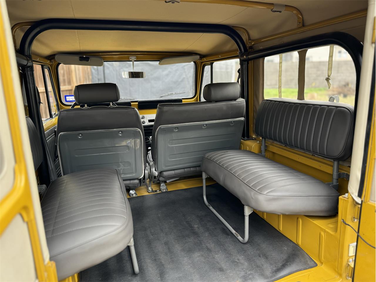 Toyota-Land-cruiser-fj40-1971-Yellow-Gray-2