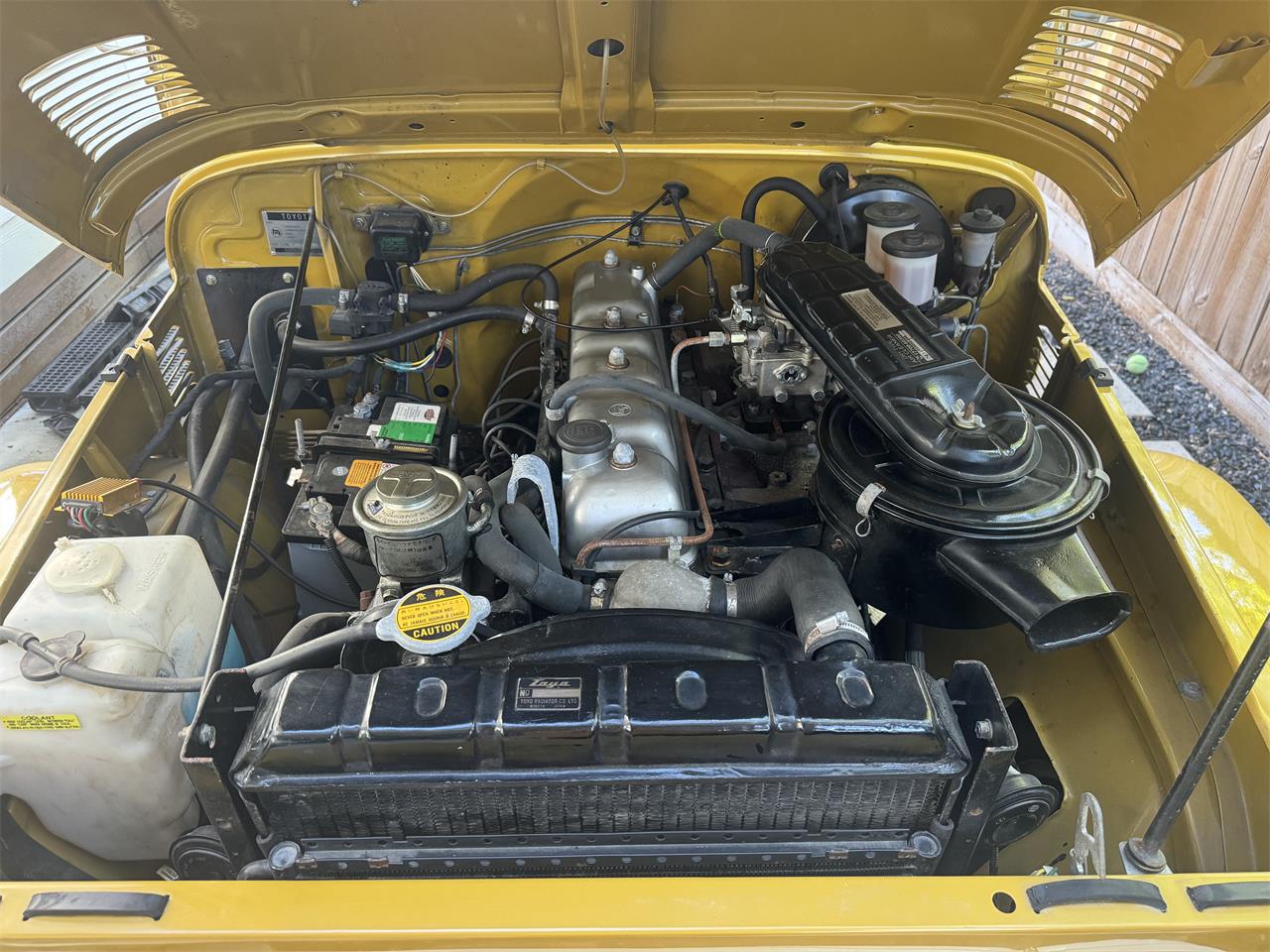 Toyota-Land-cruiser-fj40-1971-Yellow-Gray-3