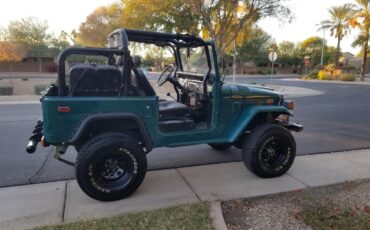 Toyota-Land-cruiser-fj40-1974-Green-Black-4