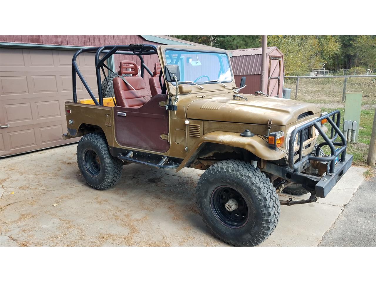 Toyota-Land-cruiser-fj40-1976-Tan-Burgundy-3