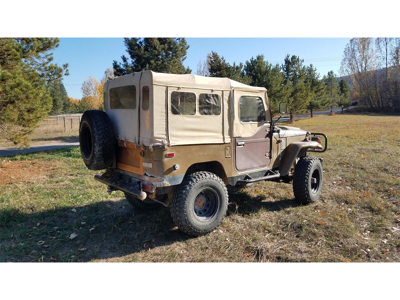 Toyota-Land-cruiser-fj40-1976-Tan-Burgundy-4