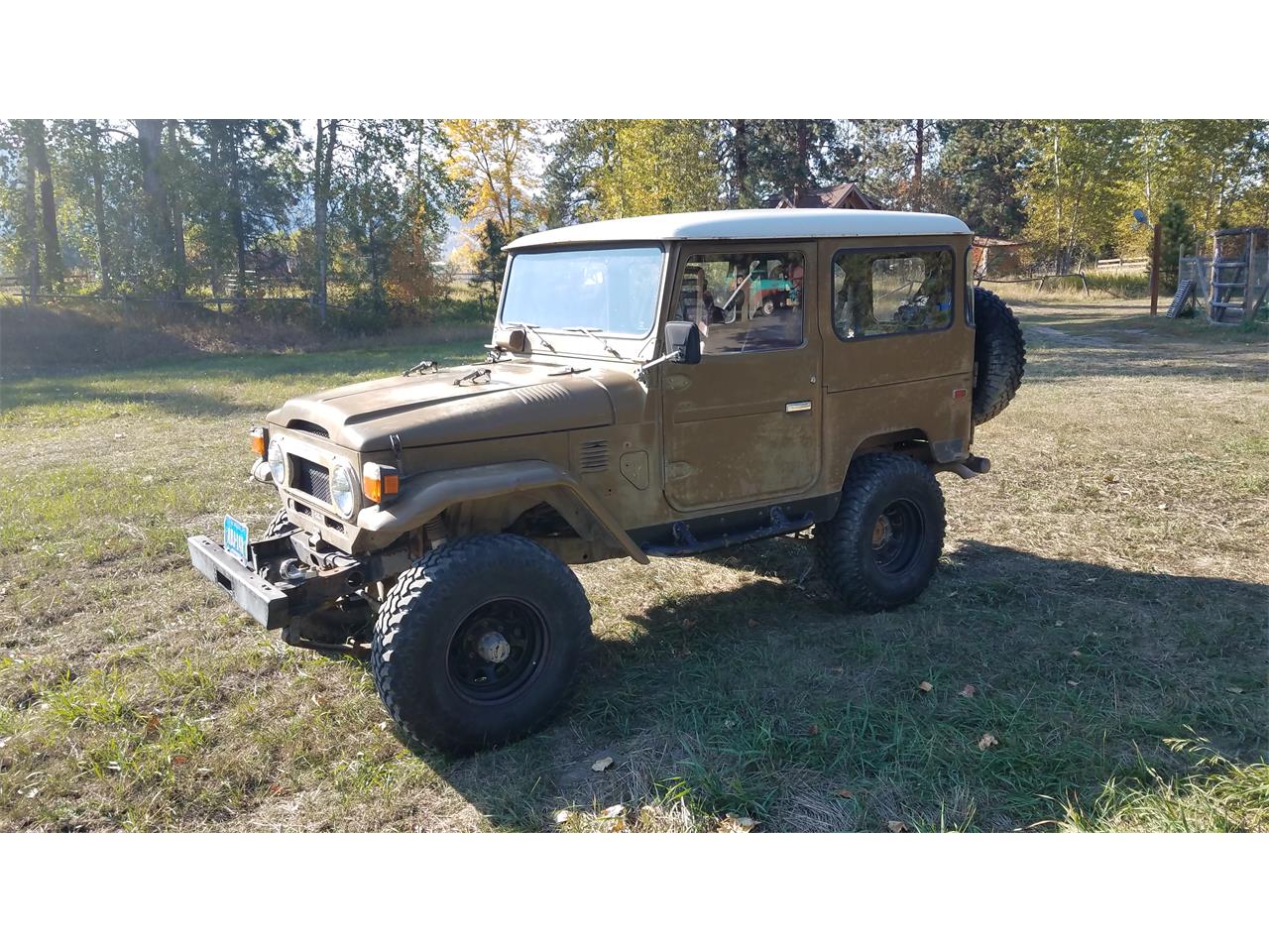 Toyota-Land-cruiser-fj40-1976-Tan-Burgundy