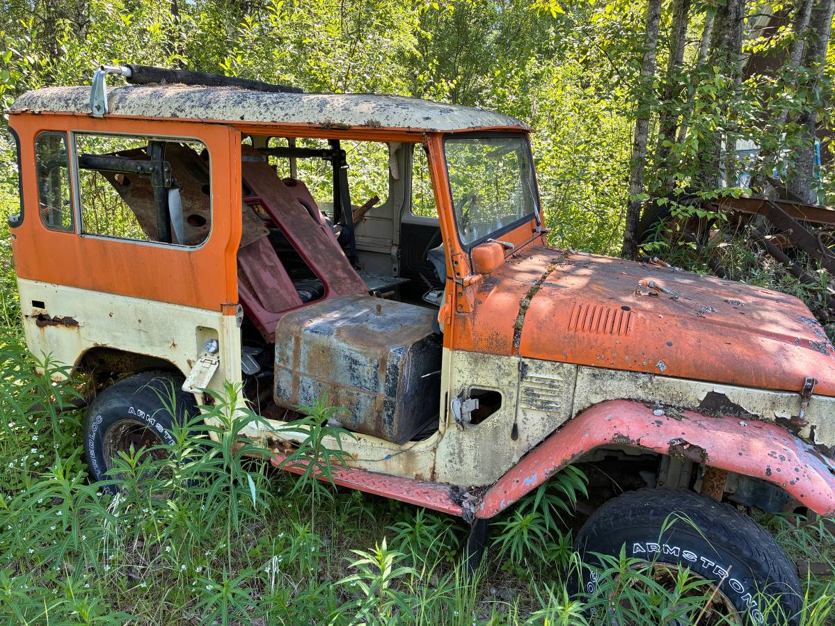 Toyota-Land-cruiser-fj40-1977-13