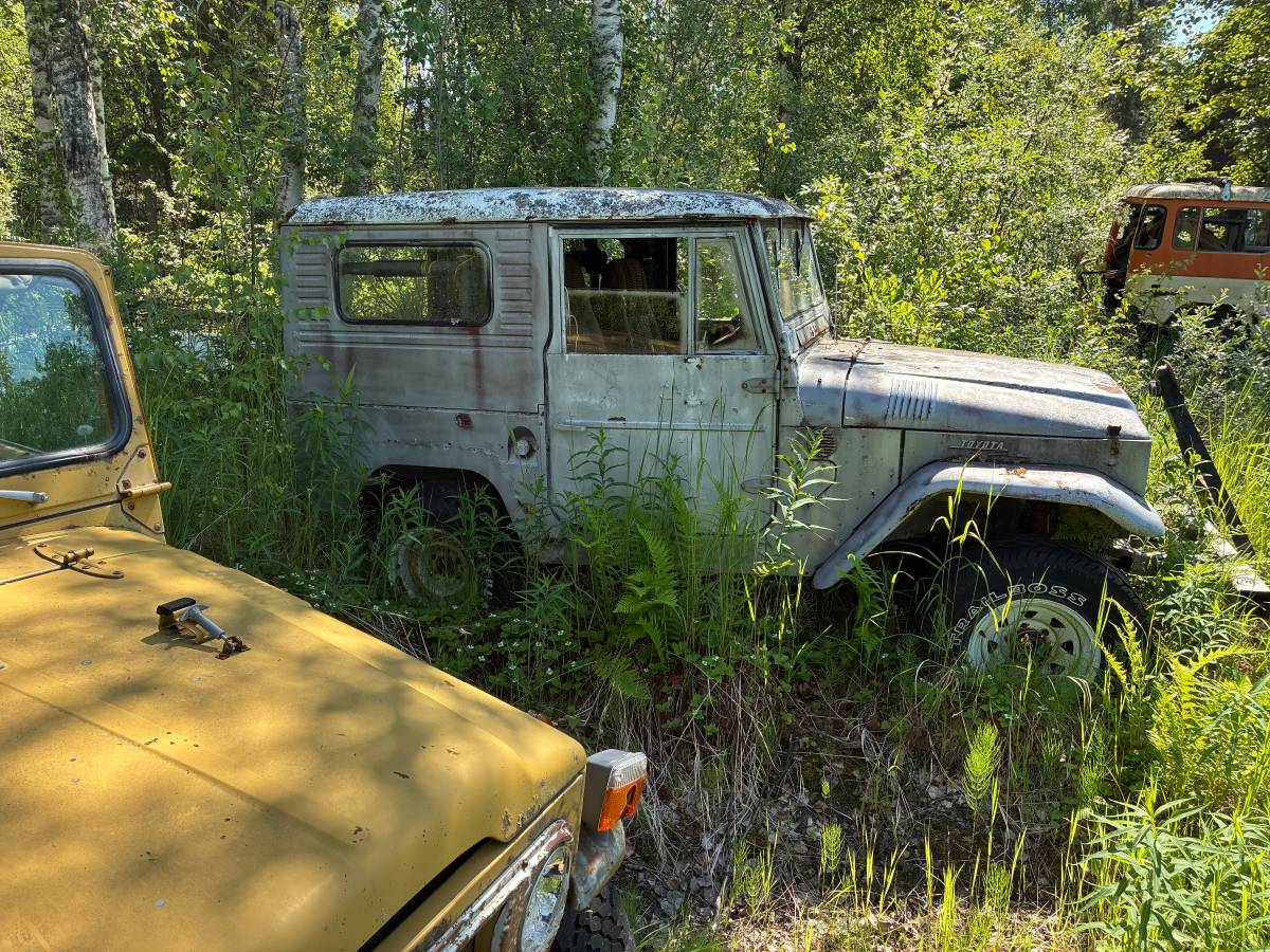 Toyota-Land-cruiser-fj40-1977-8