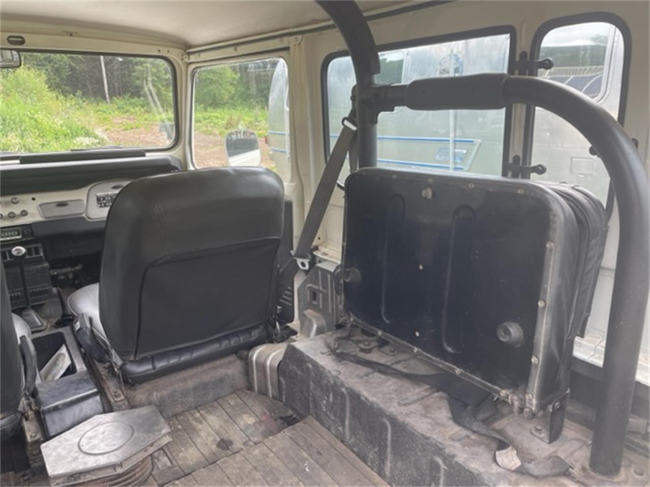 Toyota-Land-cruiser-fj40-1978-White-Blackgrey-14