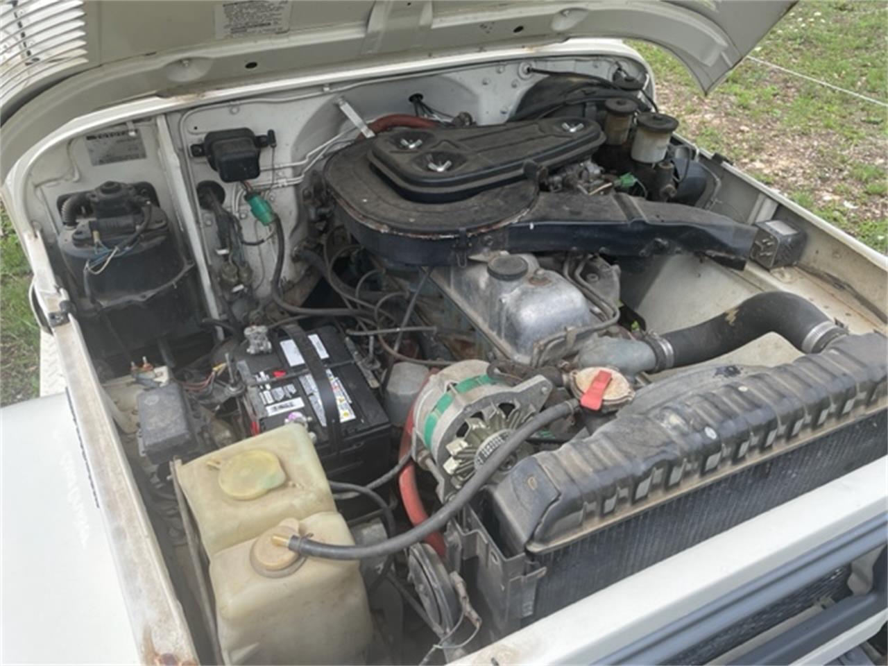 Toyota-Land-cruiser-fj40-1978-White-Blackgrey-20