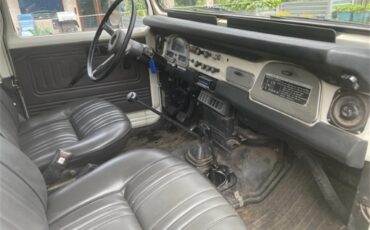 Toyota-Land-cruiser-fj40-1978-White-Blackgrey-22