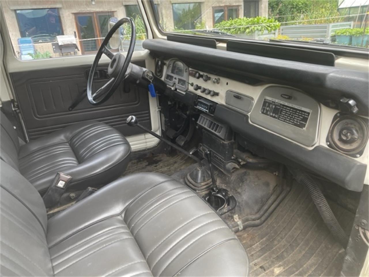 Toyota-Land-cruiser-fj40-1978-White-Blackgrey-22