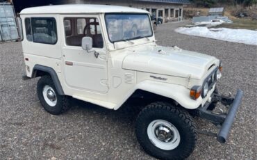 Toyota-Land-cruiser-fj40-1978-White-Blackgrey-3