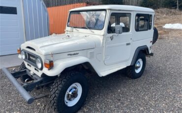 Toyota-Land-cruiser-fj40-1978-White-Blackgrey