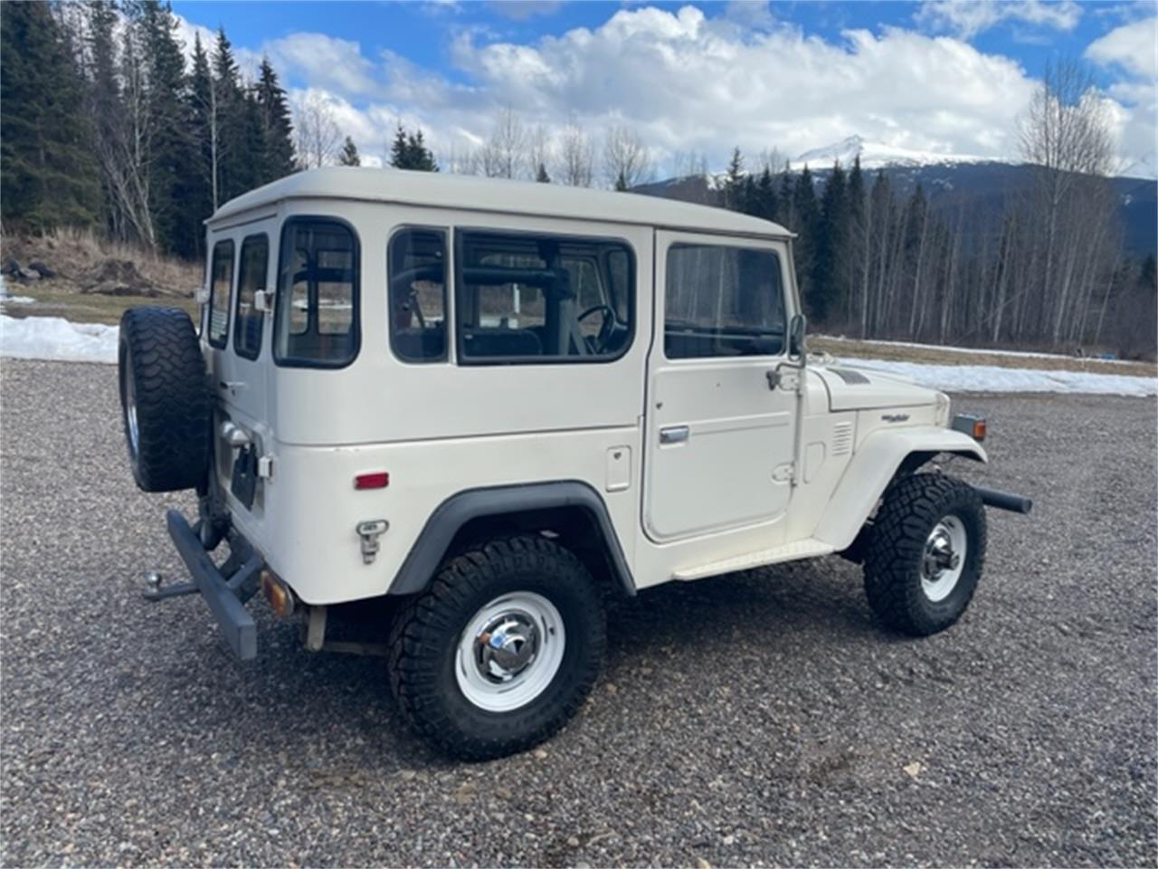 Toyota-Land-cruiser-fj40-1978-White-Blackgrey-5