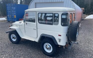 Toyota-Land-cruiser-fj40-1978-White-Blackgrey-6