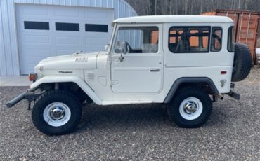 Toyota-Land-cruiser-fj40-1978-White-Blackgrey-7