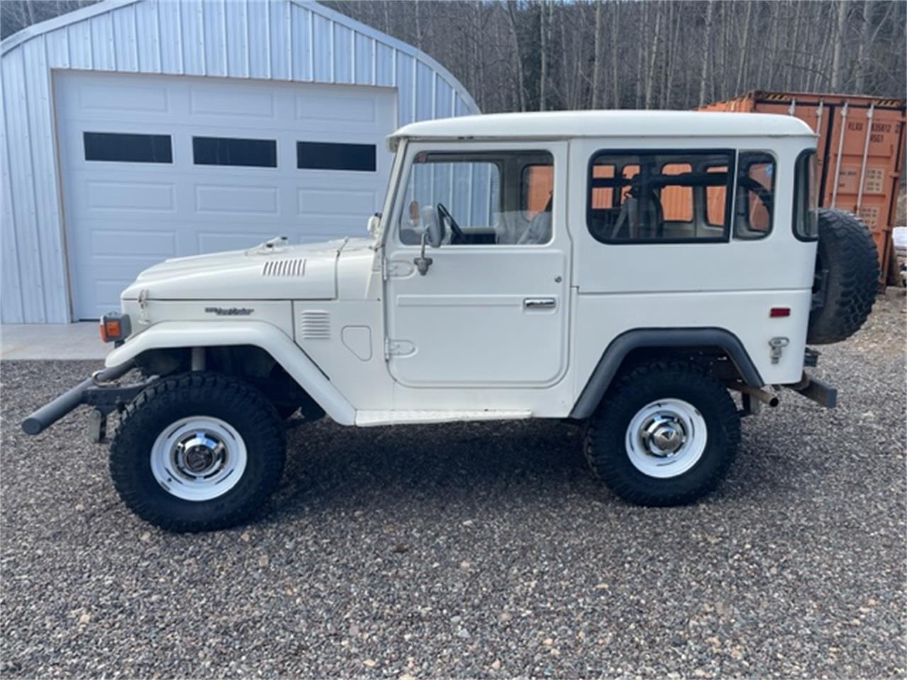 Toyota-Land-cruiser-fj40-1978-White-Blackgrey-7