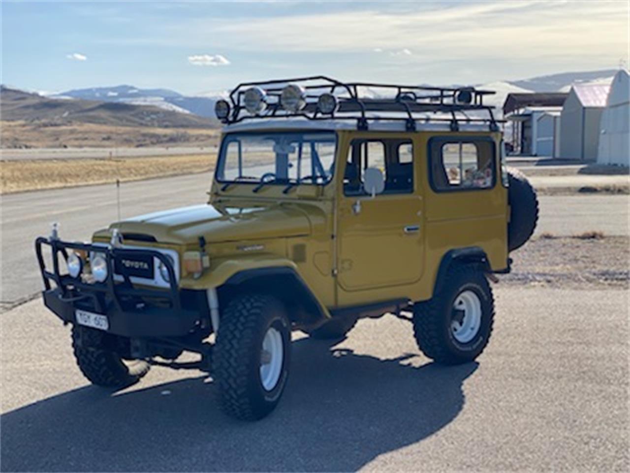 Toyota-Land-cruiser-fj40-1982-Orginal-yellow-Brown-1