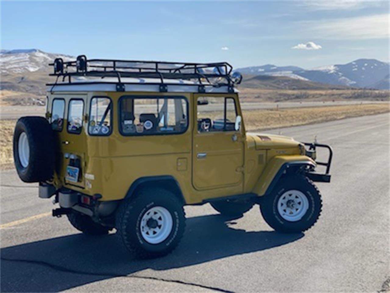 Toyota-Land-cruiser-fj40-1982-Orginal-yellow-Brown-2