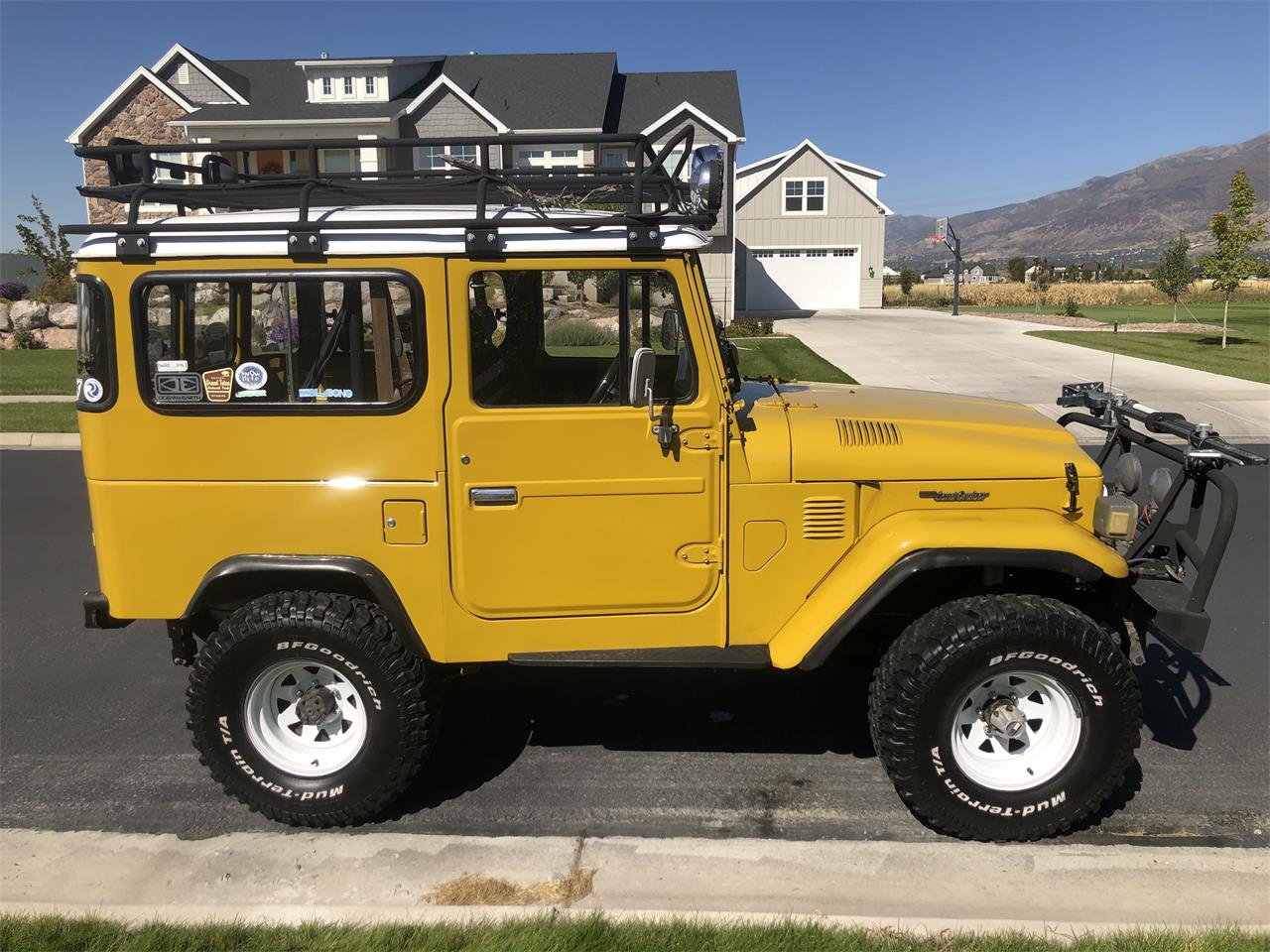 Toyota-Land-cruiser-fj40-1982-Orginal-yellow-Brown-3