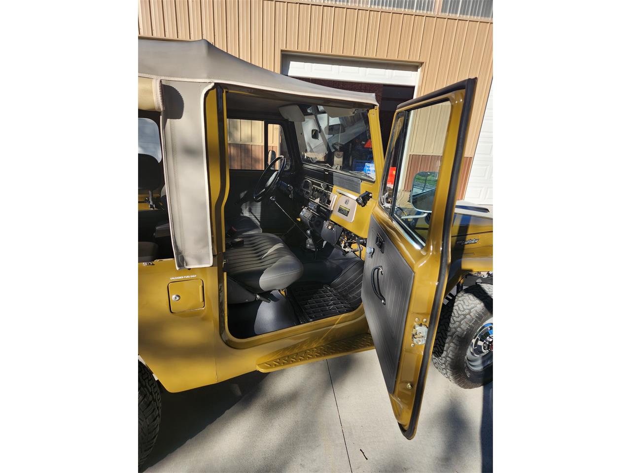 Toyota-Land-cruiser-fj43-1984-Brown-Gray-8