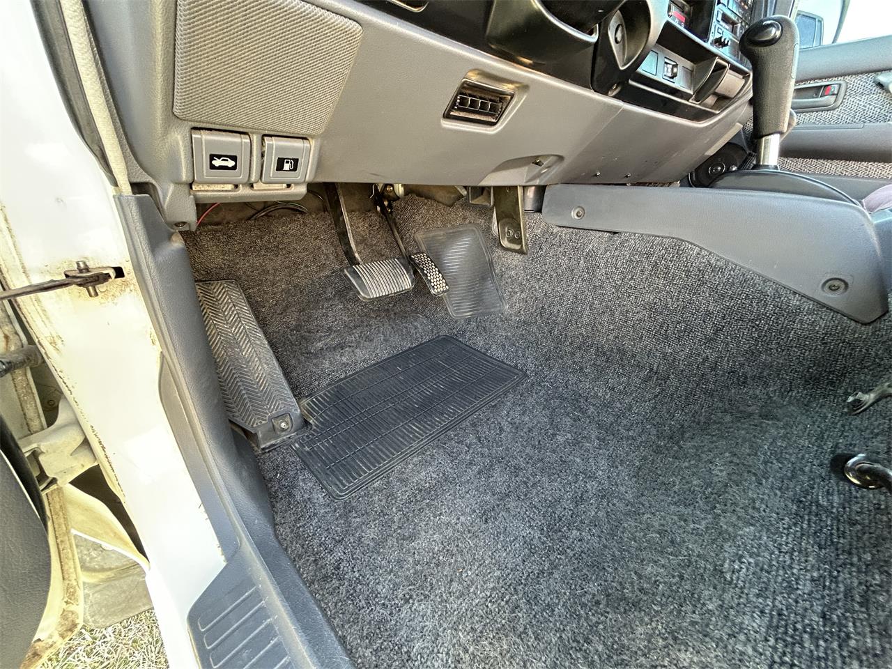Toyota-Land-cruiser-fj80-1992-White-Grey-21
