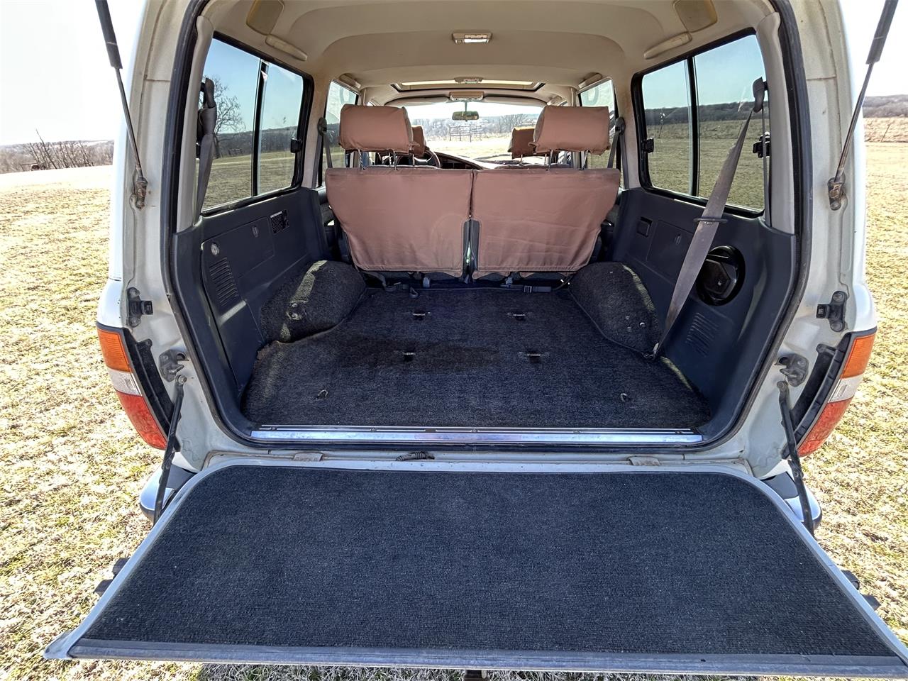 Toyota-Land-cruiser-fj80-1992-White-Grey-23