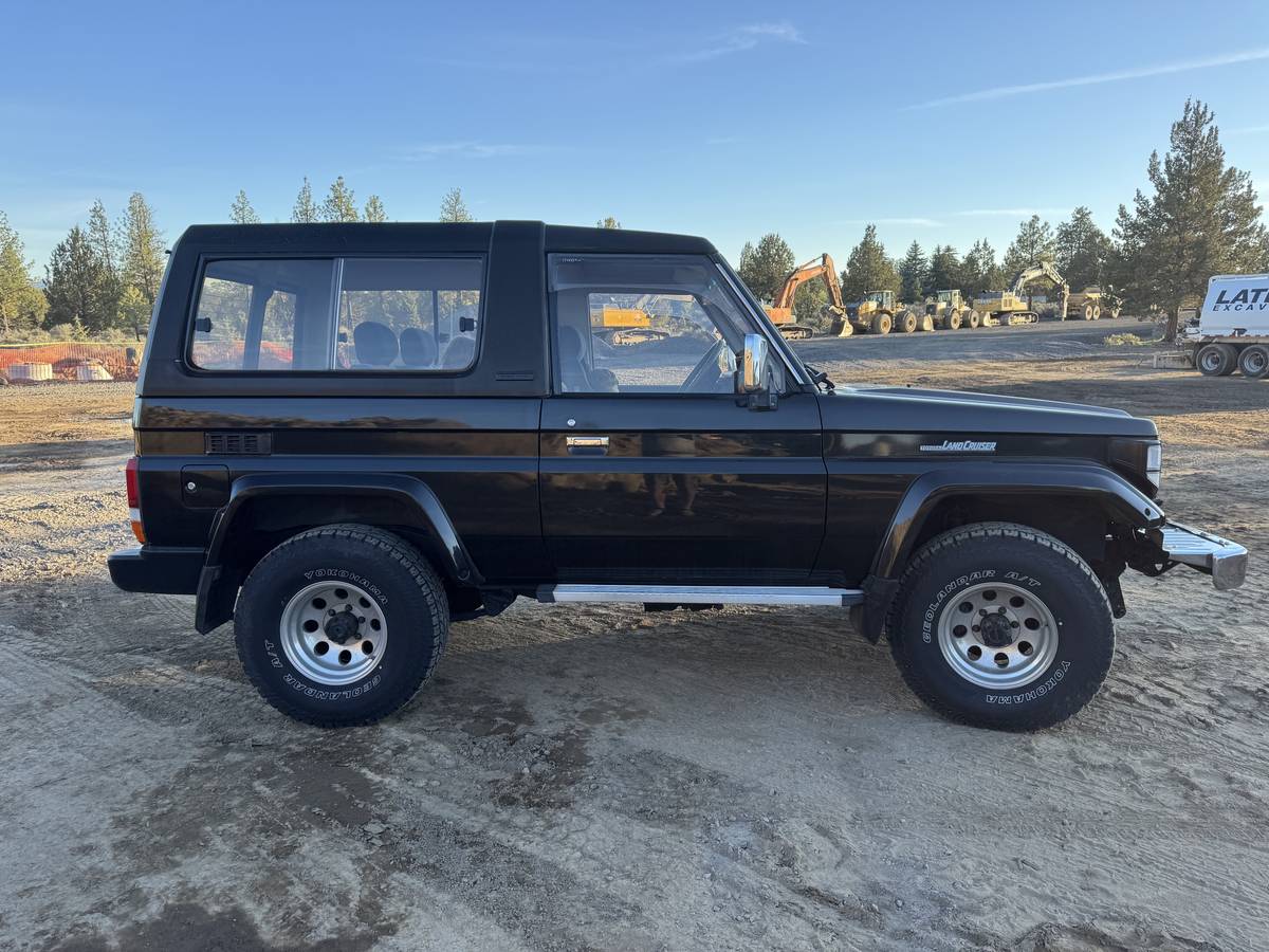 Toyota-Land-cruiser-hzj73-diesel-1990-10