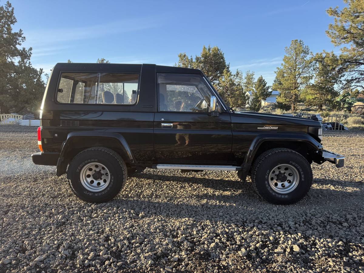 Toyota-Land-cruiser-hzj73-diesel-1990-3