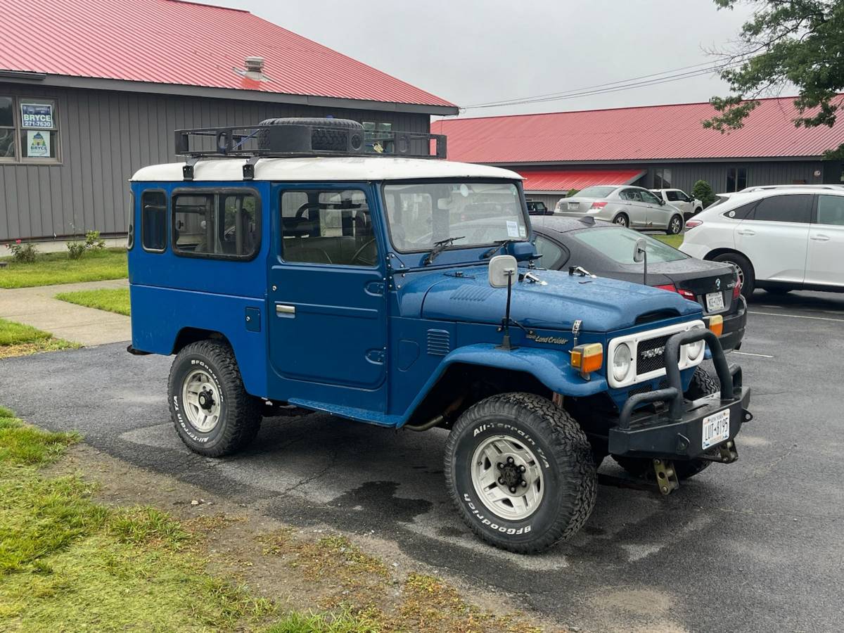 Toyota-Land-cruiser-landcruiser-diesel-1981-blue-1