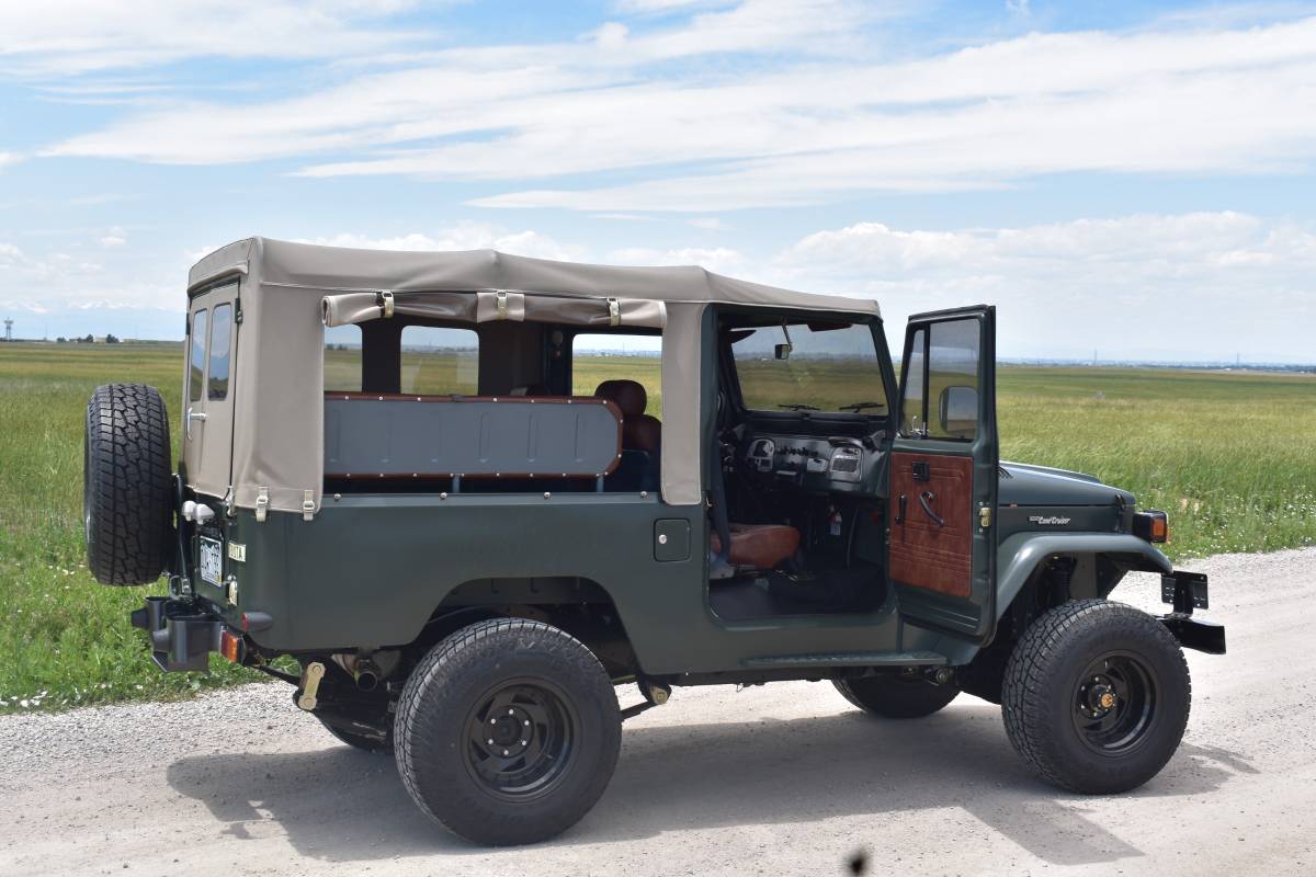 Toyota-Landcruiser-1982-green-1