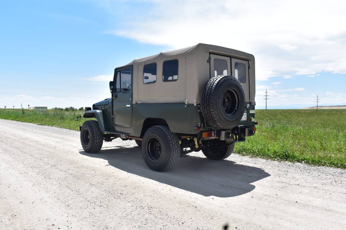 Toyota-Landcruiser-1982-green-2