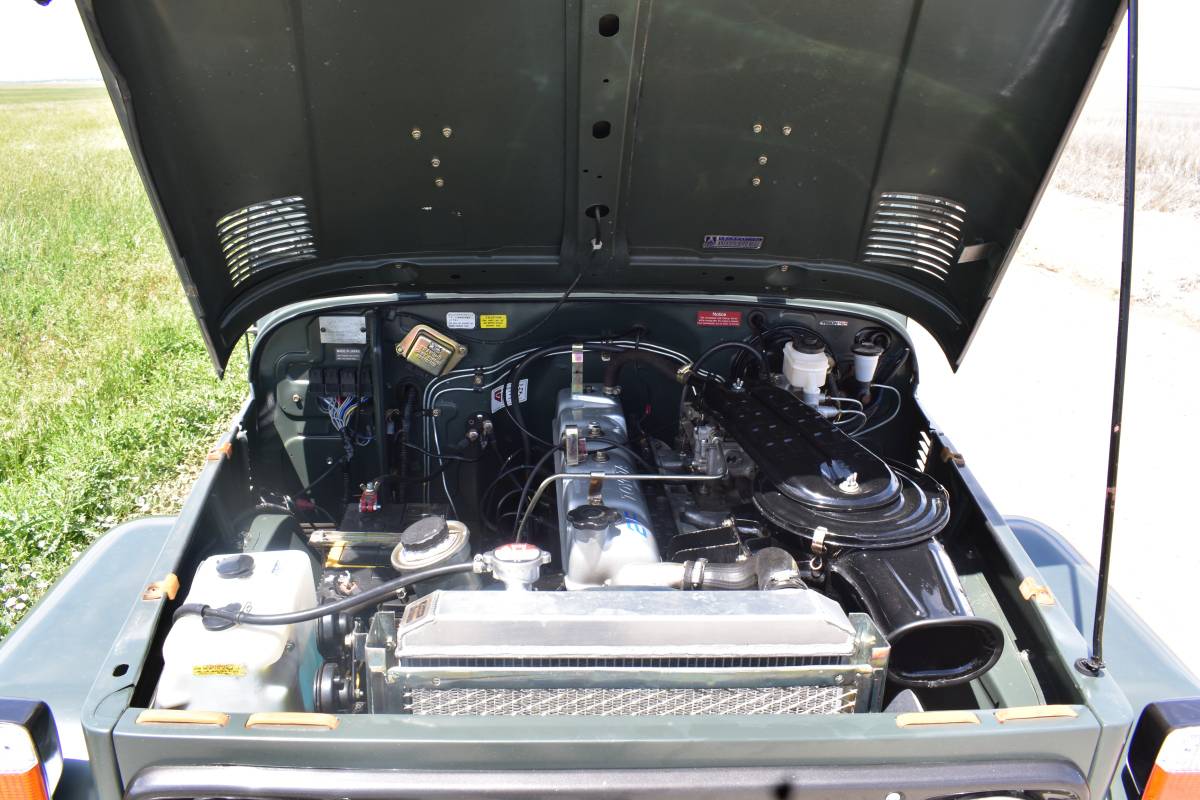 Toyota-Landcruiser-1982-green-21