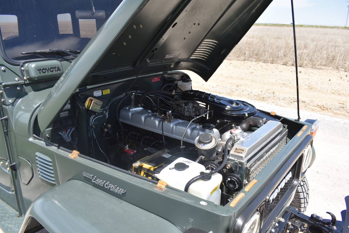 Toyota-Landcruiser-1982-green-23