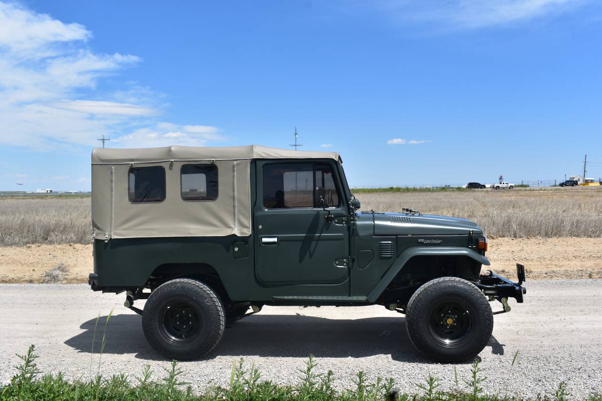Toyota-Landcruiser-1982-green-6