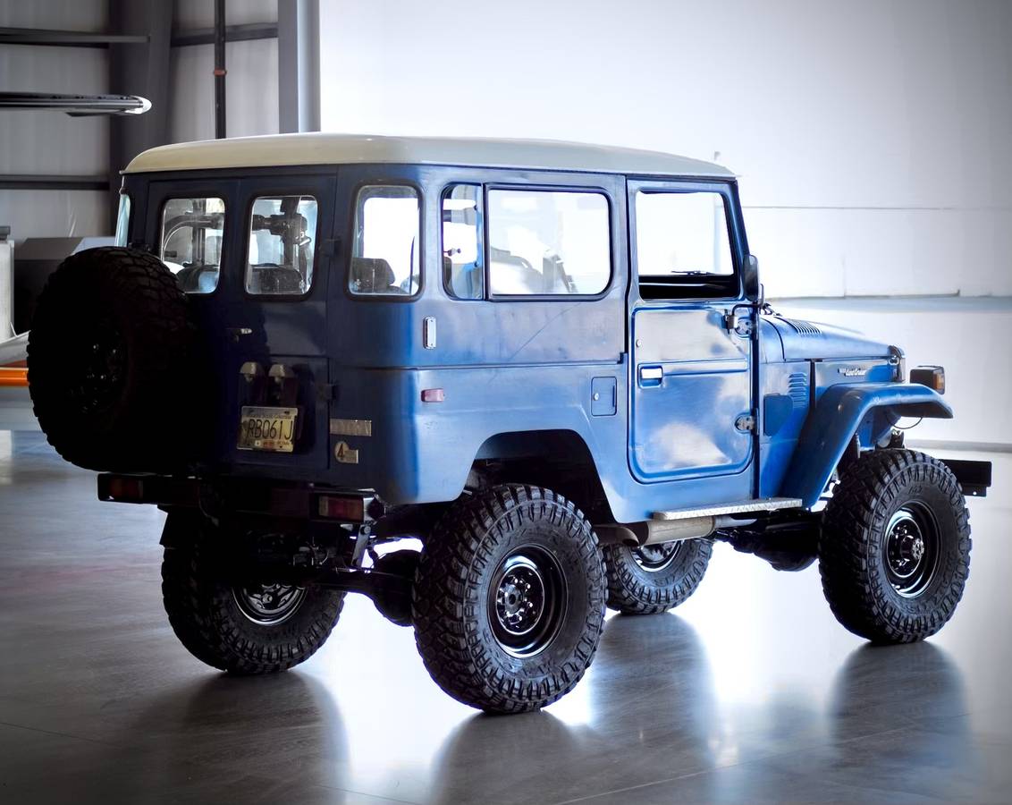 Toyota-Landcruiser-diesel-1980-blue-1