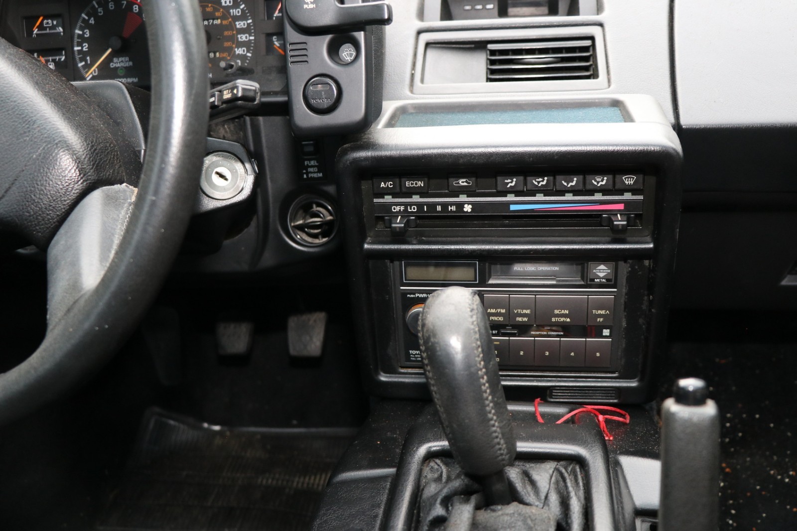 Toyota-MR2-1988-13