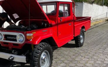 Toyota-Other-1972-Red-3
