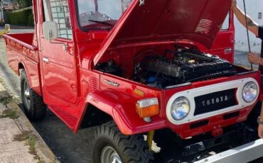 Toyota-Other-1972-Red