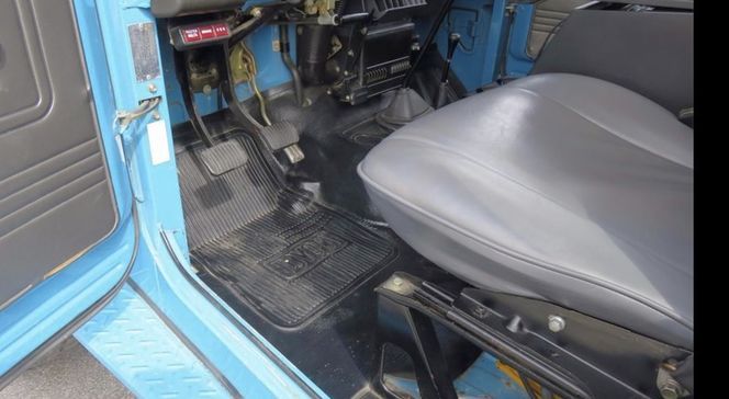 Toyota-Other-1976-Blue-Gray-12