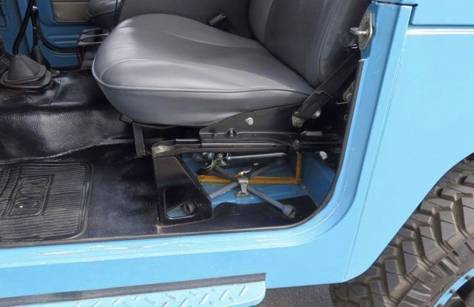 Toyota-Other-1976-Blue-Gray-13