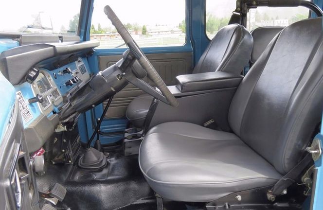 Toyota-Other-1976-Blue-Gray-14