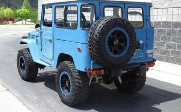 Toyota-Other-1976-Blue-Gray-18