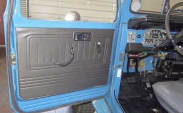 Toyota-Other-1976-Blue-Gray-3