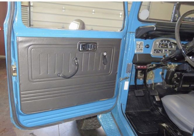 Toyota-Other-1976-Blue-Gray-3