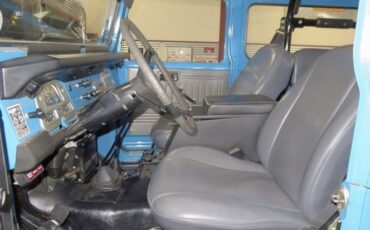 Toyota-Other-1976-Blue-Gray-4