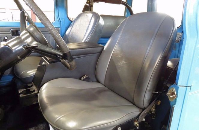 Toyota-Other-1976-Blue-Gray-6